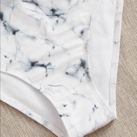 Bikini - Picture 6 of 6